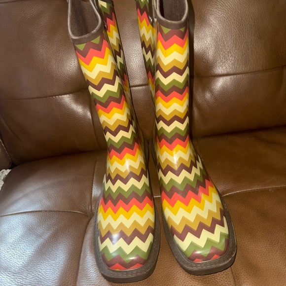 Chevron Pattern Rain Boots - Multicolor - Picture 6 of 7